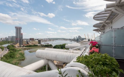 Stunning 2 Bed Penthouse in This Prestige New Build Switch House