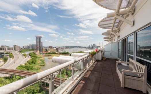 Stunning 2 Bed Penthouse in This Prestige New Build Switch House