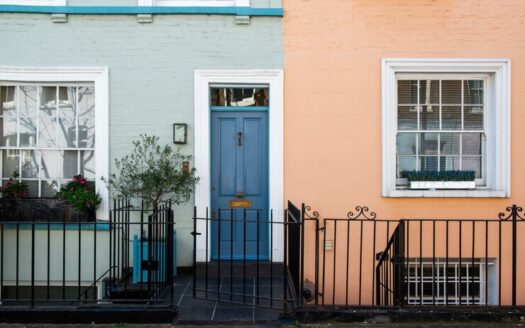 GUIDE TO BUYING A HOUSE